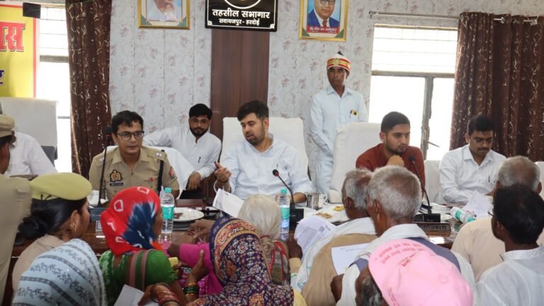 हरदोई में जिलाधिकारी ने सम्पूर्ण समाधान दिवस में दिए निर्देश: प्रत्येक शिकायत का निष्पक्ष और समयबद्ध निस्तारण सुनिश्चित करें