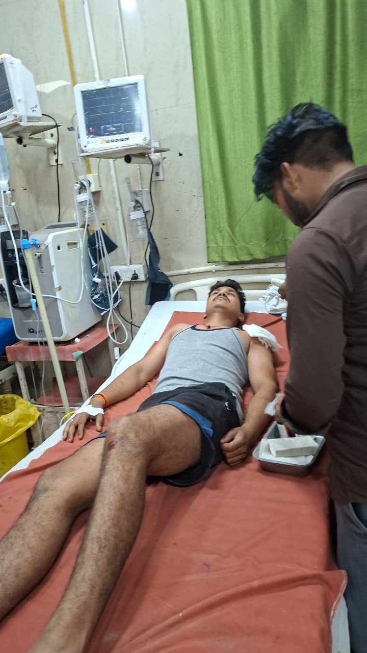 फर्रुखाबाद में बदमाशों का तांडव: जिला अध्यक्ष भूपेश पाठक के पैतृक घर में घुसकर फायरिंग, दो भतीजे घायल