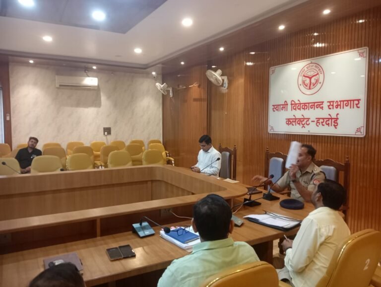 हरदोई अपर जिलाधिकारी की अध्यक्षता मे हुई प्रवक्ता प्रारंभिक परीक्षा-2025 की तैयारी के सम्बन्ध मे बैठक