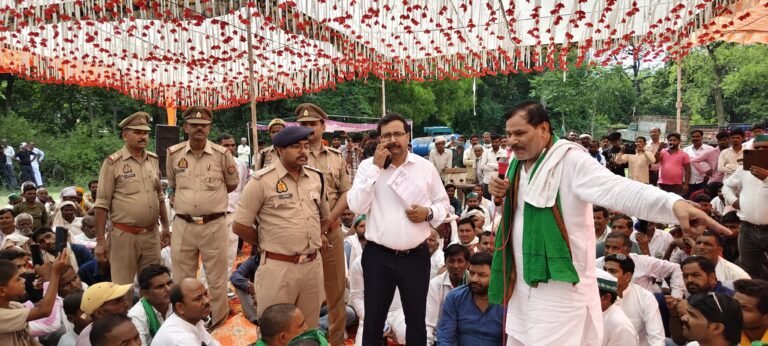 सीतापुर अटरिया में भाकियू (अराजनीतिक) ने सौंपा 15 सूत्रीय ज्ञापन, निस्तारण न होने पर आंदोलन की चेतावनी
