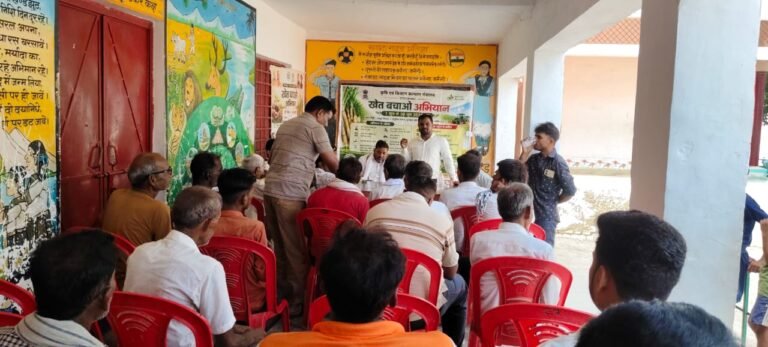 सीतापुर खेत बचाओ अभियान” का असर टिकौली-गनेरा में वैज्ञानिकों ने किसानों को सिखाए खेती के नए गुर कम लागत, ज्यादा पैदावार का फॉर्मूला बताया – यूरिया-डीएपी कम जैविक खेती ज्यादा