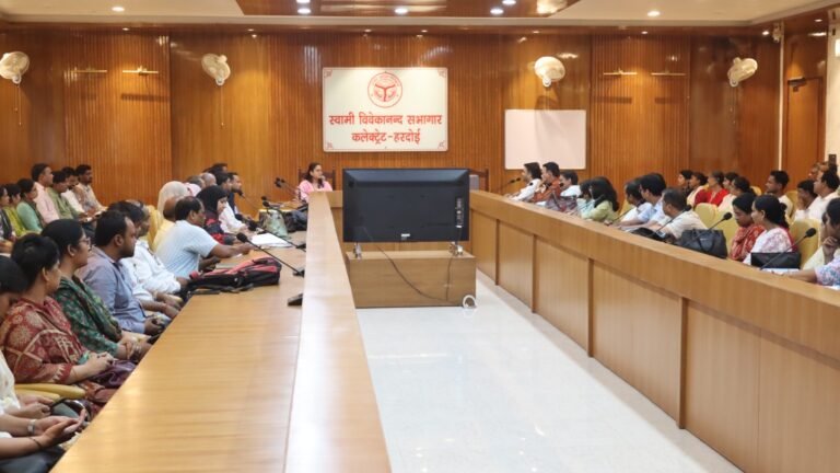 हरदोई में मुख्य विकास अधिकारी की अध्यक्षता में आयुष विभाग की समीक्षा बैठक आयोजित