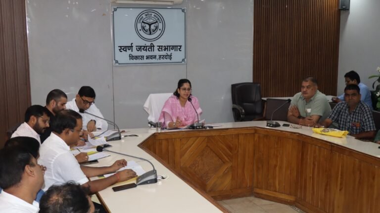 हरदोई छात्रवृत्ति योजना के समयबद्ध क्रियान्वयन को लेकर प्रधानाचार्यों के साथ बैठक, 5 अगस्त तक मास्टर डाटाबेस अपडेट करने के निर्देश