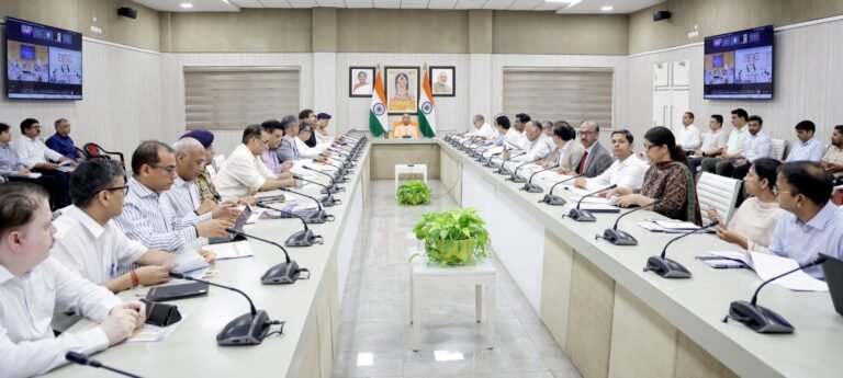 CM योगी ने UPITS-2026 की तैयारियों की समीक्षा की, ₹13,500 करोड़ की बिजनेस इंक्वायरी का लक्ष्य