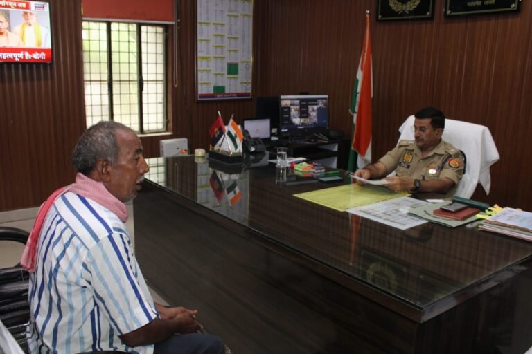 कन्नौज पुलिस अधीक्षक ने जनता दर्शन में सुनीं फरियादियों की समस्याएं, त्वरित निस्तारण के दिए निर्देश