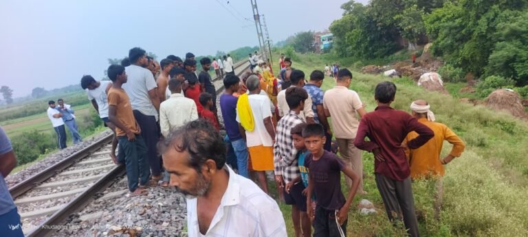 फर्रुखाबाद ट्रेन की चपेट में आने से महिला की मौत, गांव में शोक