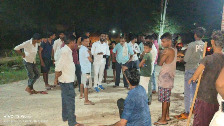 जलभराव, कीचड़ और बीमारी से तड़पता मल्हपुर: ‘गरीबों के मसीहा’ डॉ. नृपेंद्र वर्मा ने उठाई ग्रामीणों की बुलंद आवाज