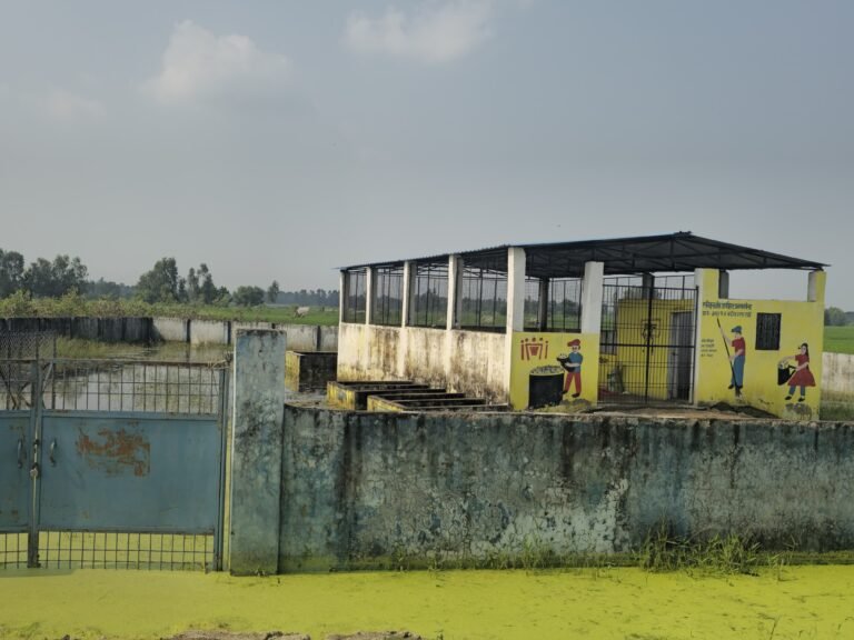 ग्राम सभा ज्ञानपुर में भ्रष्टाचार का खुला खेल: पीली ईंटों से कराया जा रहा RRC सेंटर का घटिया मरम्मत कार्य, सो रहे BDO!