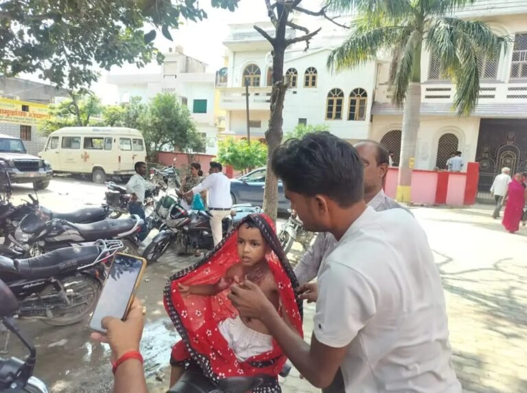 सीतापुर पेट्रोल से आग लगाने के खेल में छह वर्षीय बालक झुलसा गोदना गांव में बच्चों के खेल के दौरान हुआ हादसा, सीएचसी सिधौली भेजा गया
