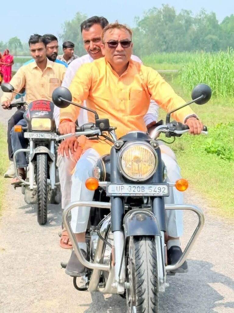 सीतापुर गोमती का जलस्तर बढ़ा, कई गांवों में पहुंचा बाढ़ का पानी; विधायक ने बुलेट से किया क्षेत्र का भ्रमण